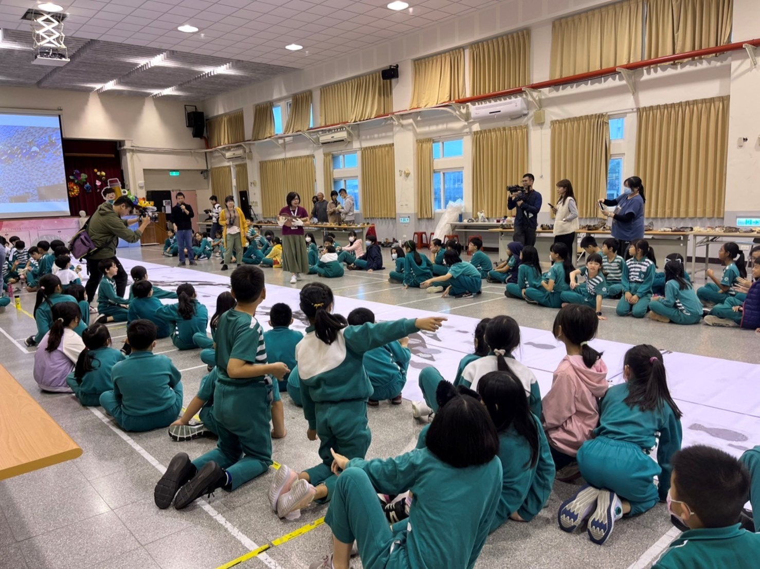 悠遊陶魚-藝術家與學生公共藝術共創工作坊活動照