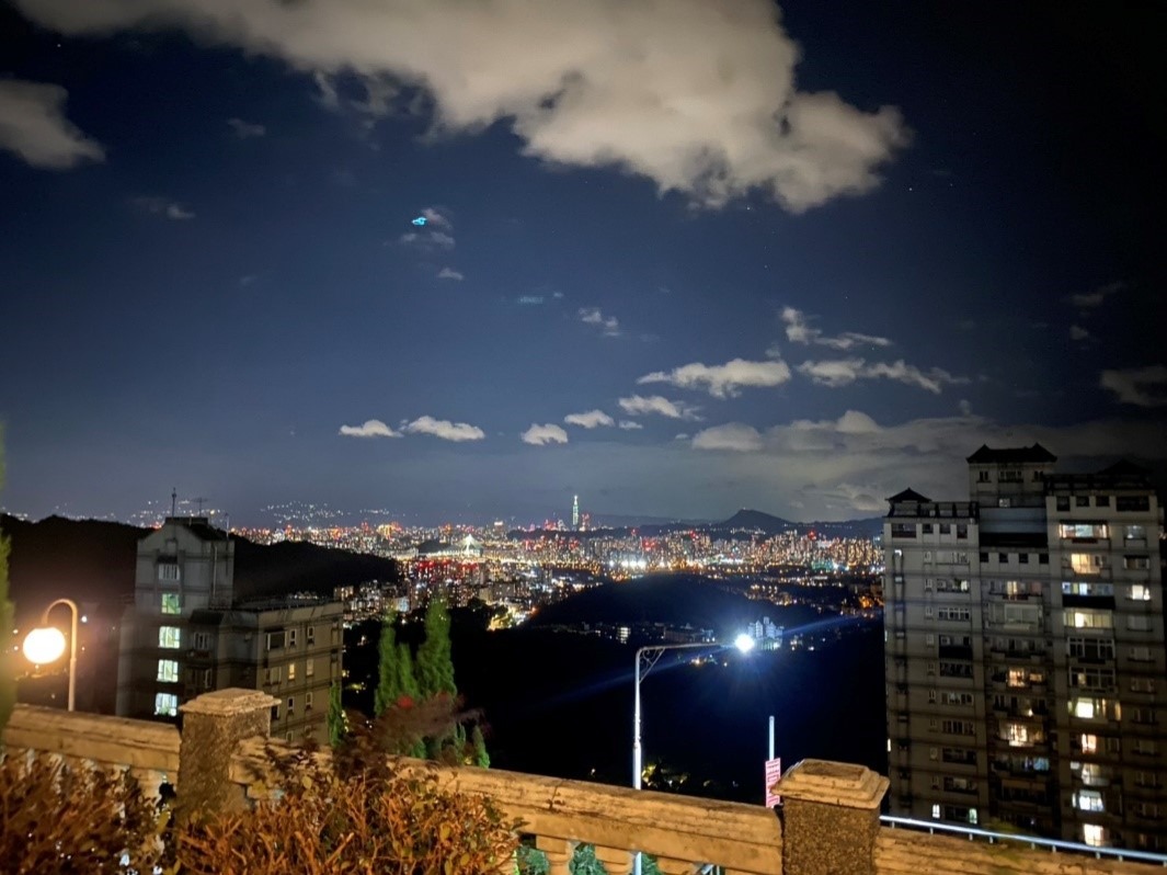 輕軌能到百萬夜景的隱藏景點