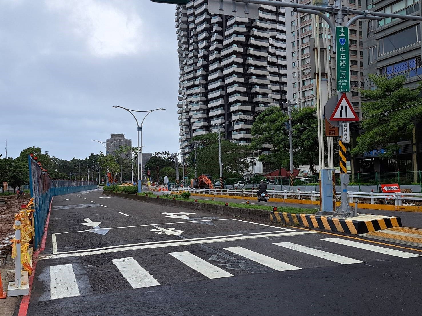 圍籬設置地點：中正路二段與沙崙路口至中正路二段52巷口(右側為型鋼護欄)
