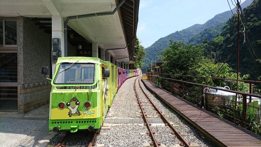 早期烏來台車以運送木材、人力為主