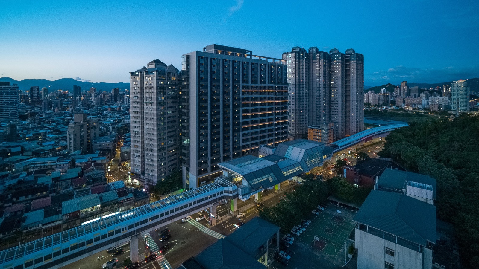 冠德秀朗橋案-外觀空拍夜景