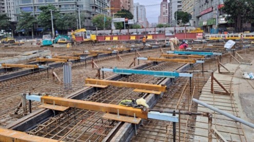 圍籬設置地點-中正路二段與沙崙路口往淡江大橋 (軌道預留施工)
