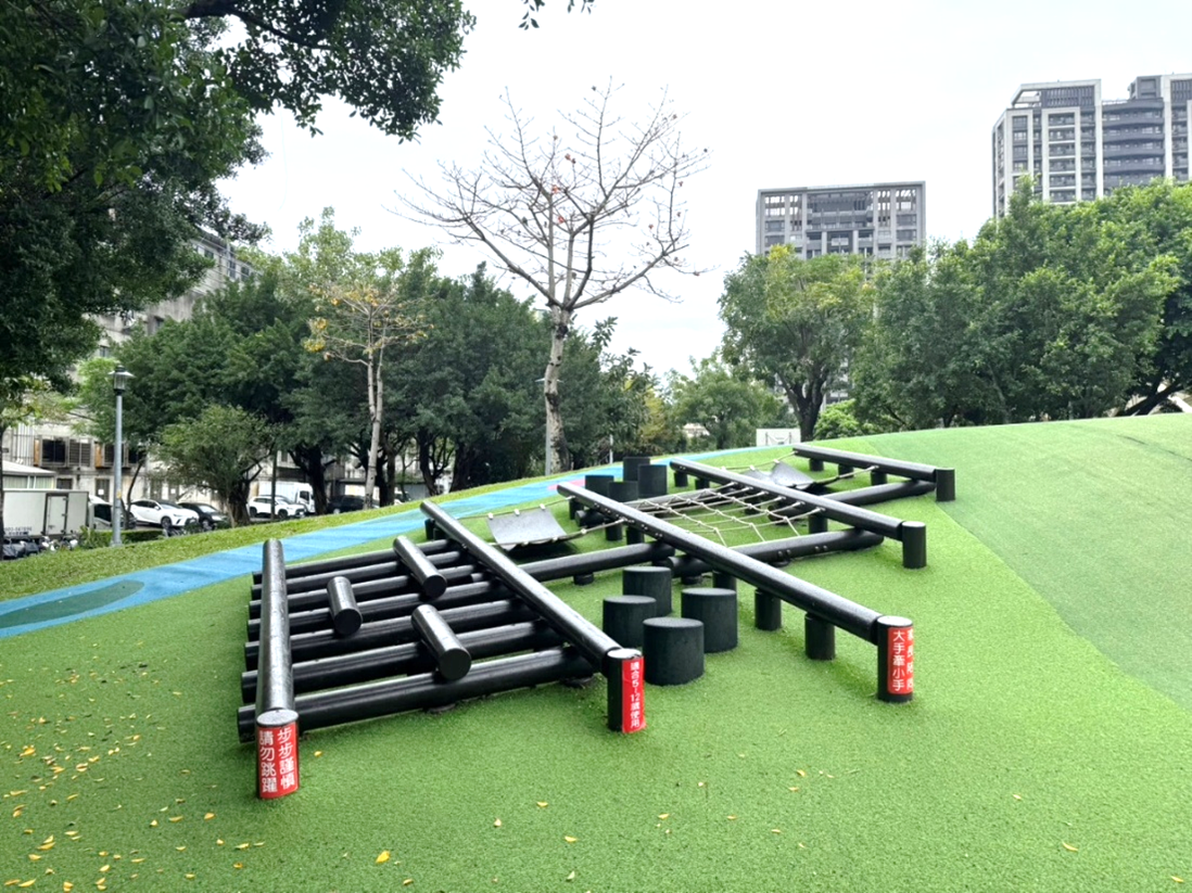頭前運動公園-遊具設施