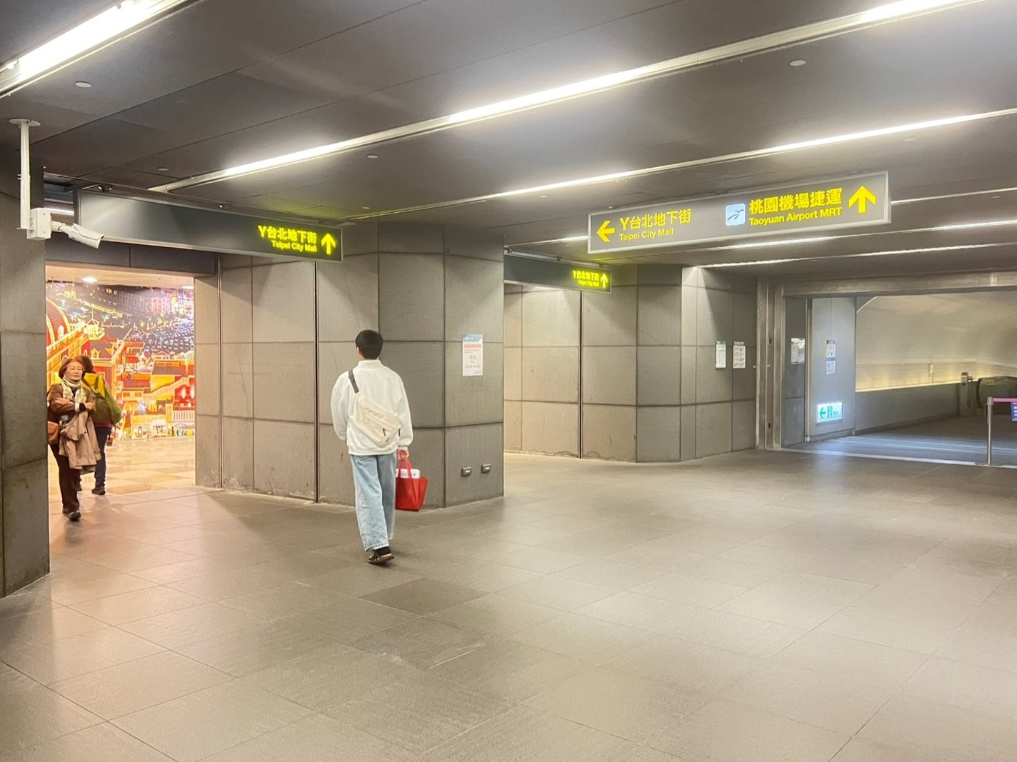 捷運北門站連通臺北地下街(Y28出口)的連通道
