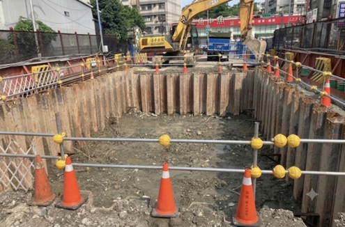 第一層土壤開挖深至預定深度