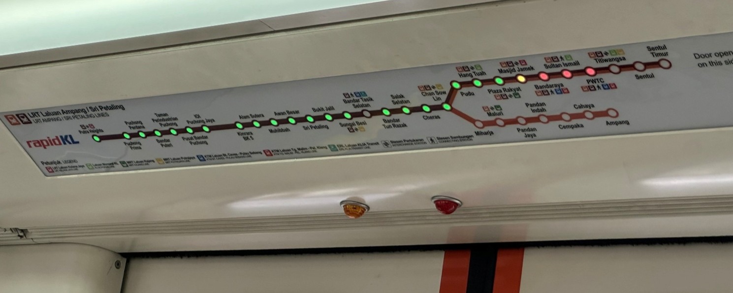 車廂資訊面板，以紅黃綠三色顯示